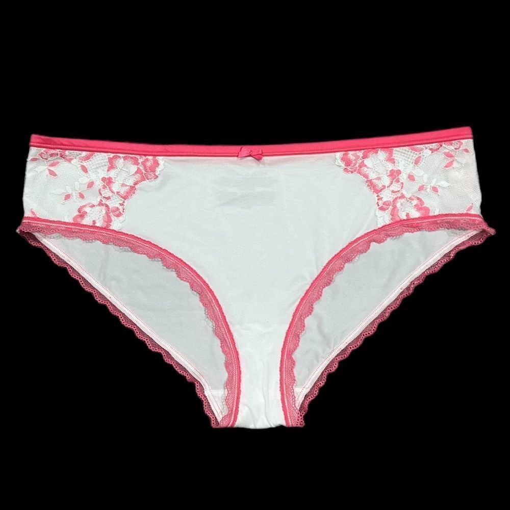 Victorias Secret Body Supersoft Satiny dots Lace detail Hiphugger panty Beige